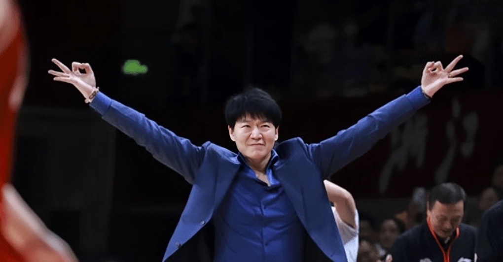 球队战绩起伏不定，球员表现褒贬不一