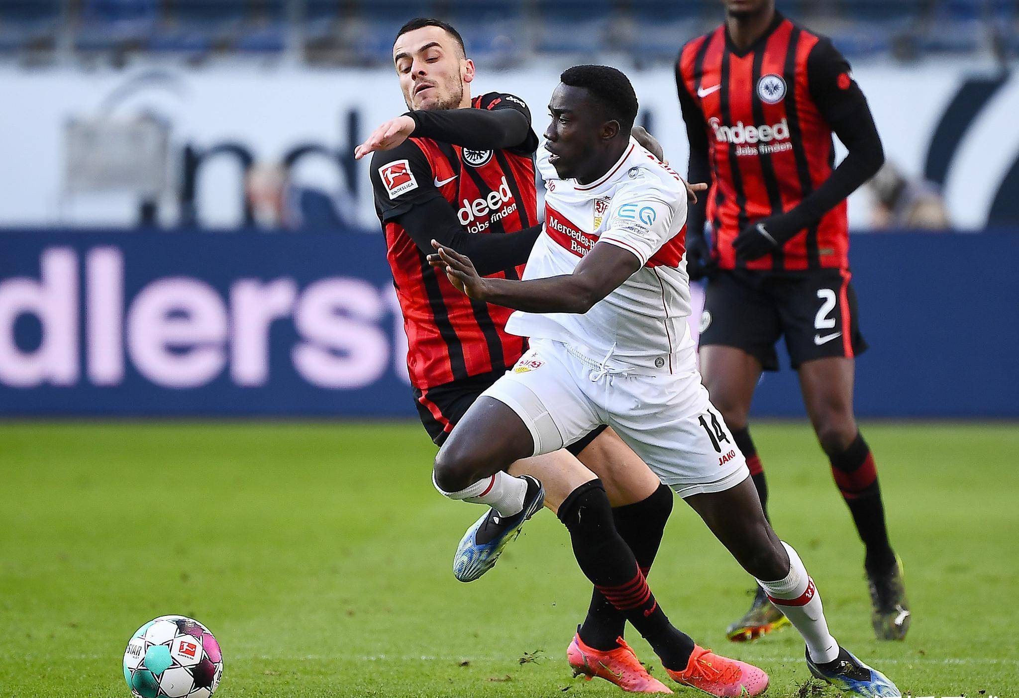 黑白直播-包含连胜之旅：拜仁慕尼黑客场压哨绝杀斯图加特的词条