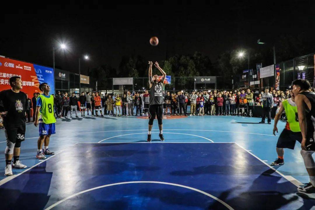 黑白直播nba在线观看-激情碰撞，铁血拼杀一触即发的简单介绍