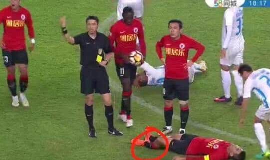 黑白直播体育-官方透露球队队长的伤势更新消息的简单介绍