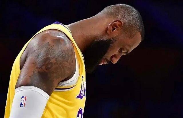 篮球明星地位不保：詹姆斯遭遇困境的简单介绍