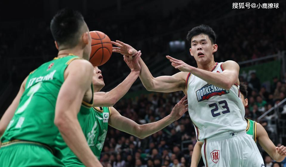 老将球员发挥出色,率领球队连胜逆袭 老将球员发挥出色,率领球队连胜逆袭