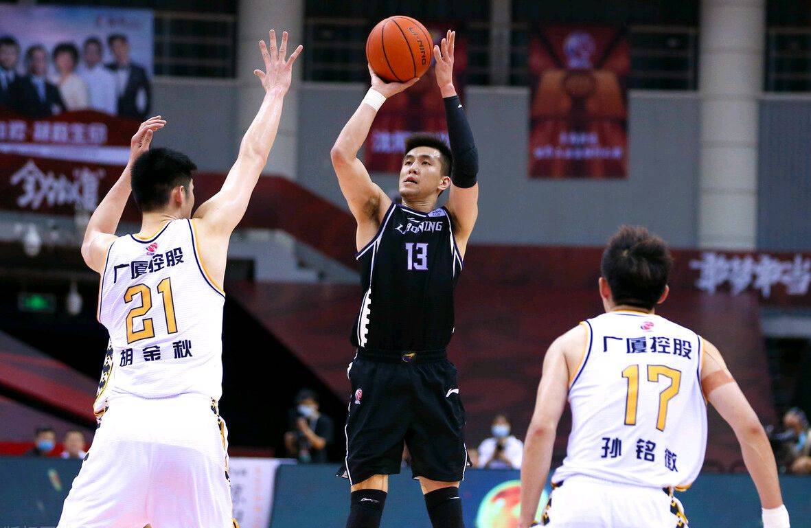 倚天剑出鞘，对决激烈胜负难料的简单介绍