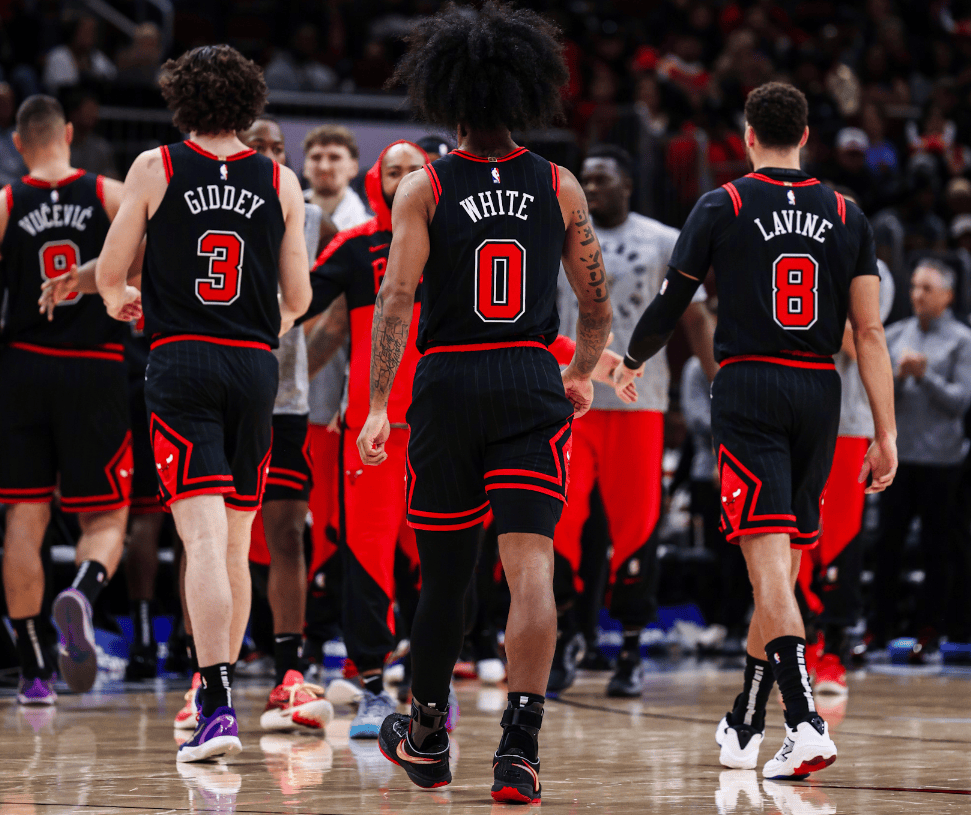 黑白直播免费体育直播-米切尔全队逆袭公牛，神奇连胜