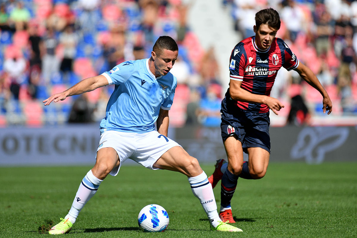 博洛尼亚主场逆转弗罗西诺内战胜对手的简单介绍