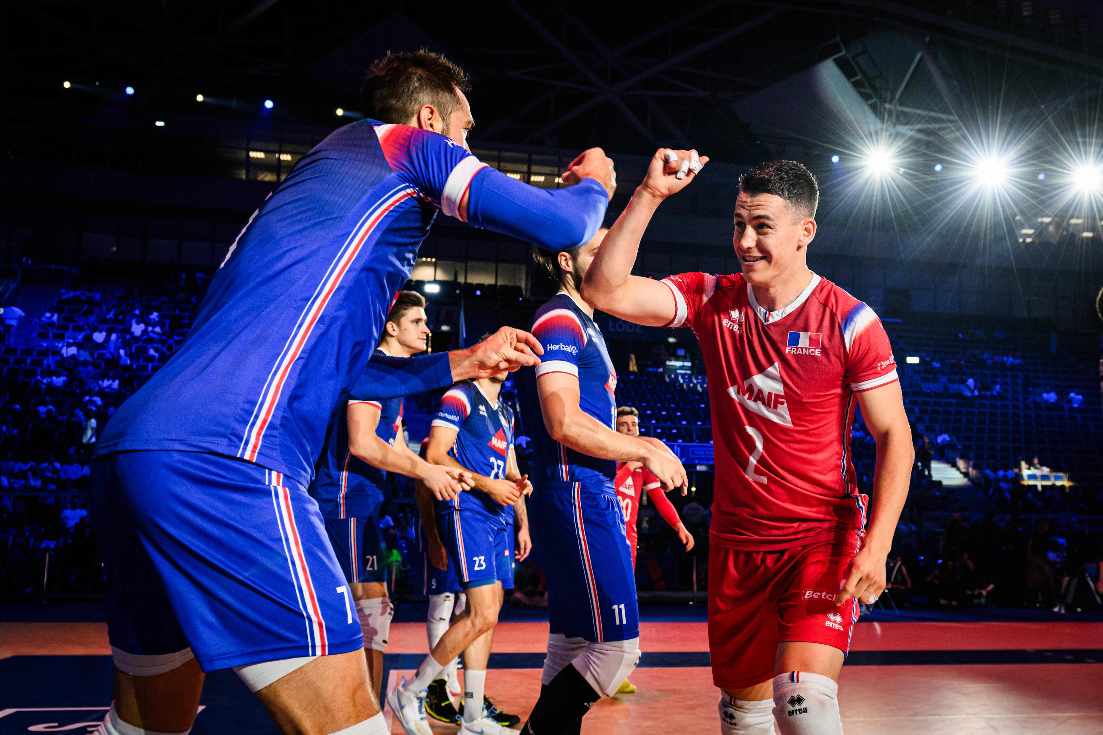 包含葡甲球队击败对手晋级联赛四强的词条