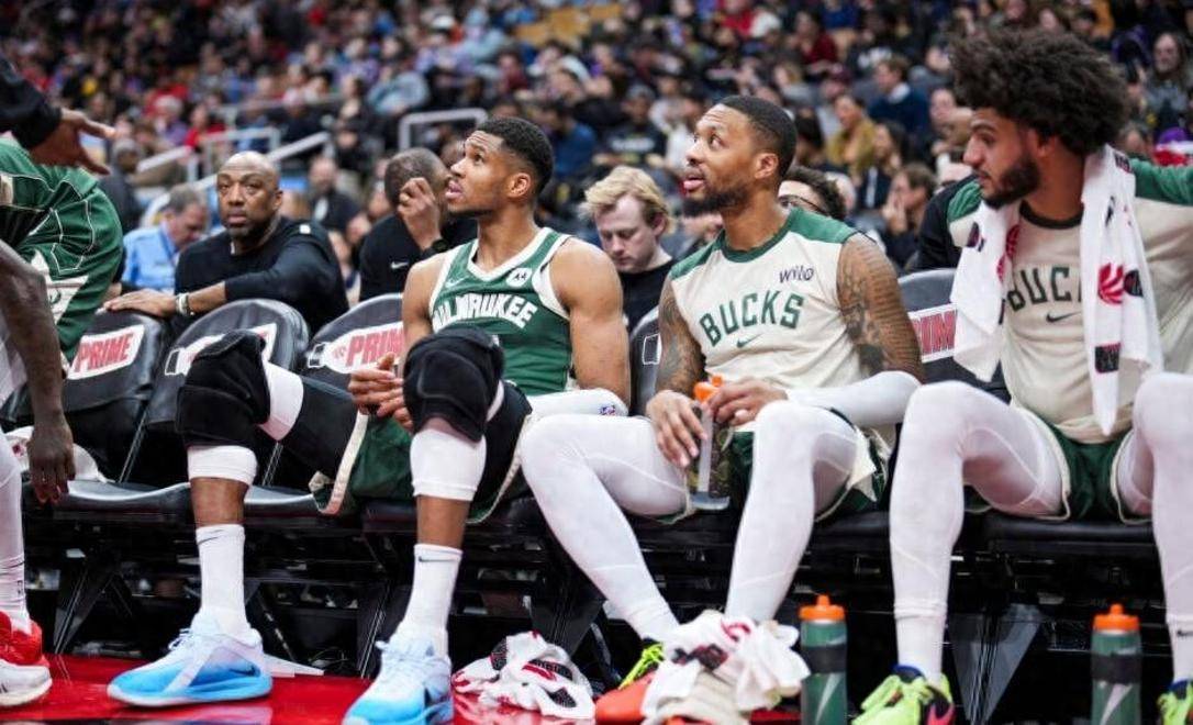 黑白直播体育-包含雄鹿统治东部！字母哥季后赛表现惊艳的词条