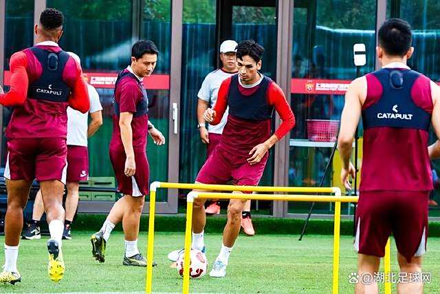 球队集结备战下一轮重要比赛