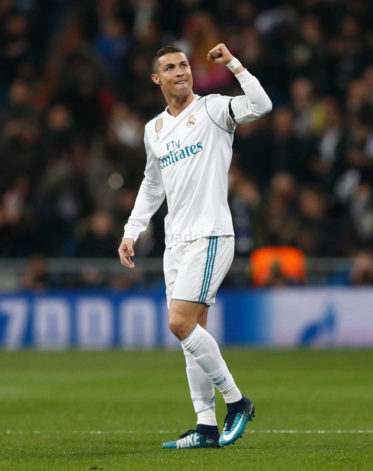 队长荣获最佳边前卫,个人表现赢得掌声的简单介绍 队长荣获最佳边前卫,个人表现赢得掌声的简单介绍