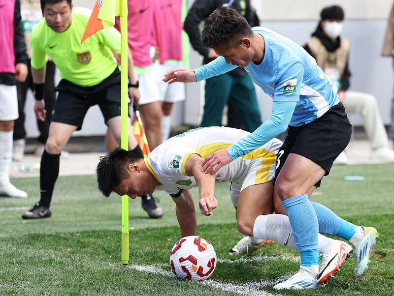 大连一方客场逆转获胜，保持不败纪录的简单介绍