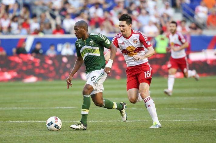 黑白直播-包含沃尔夫斯堡继续领衔德国足球大联赛的词条