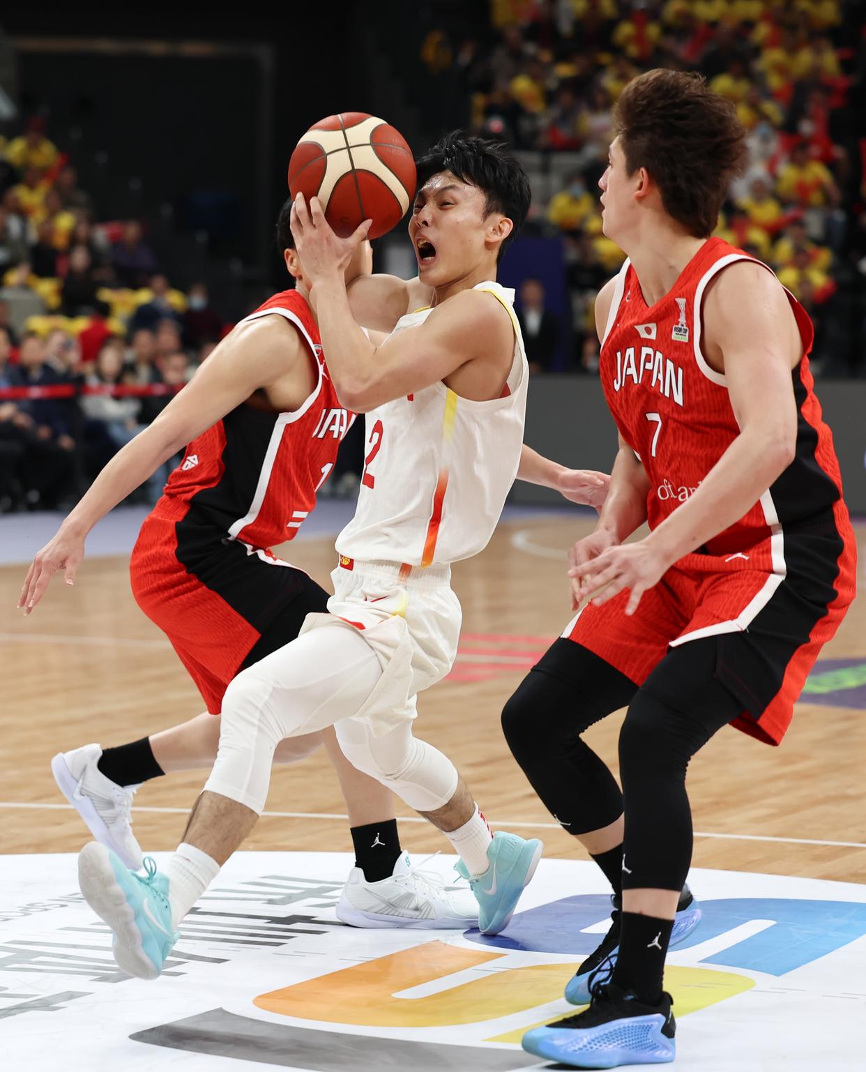 包含亚洲篮球盛典再启帷幕，激战争夺战拳的词条