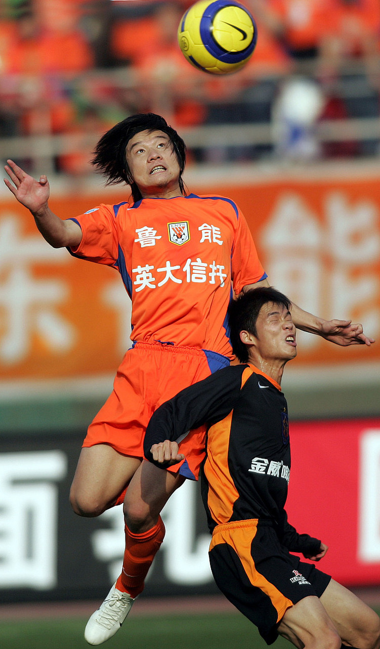 黑白直播体育-山东鲁能队员表现出色，成为球队核心