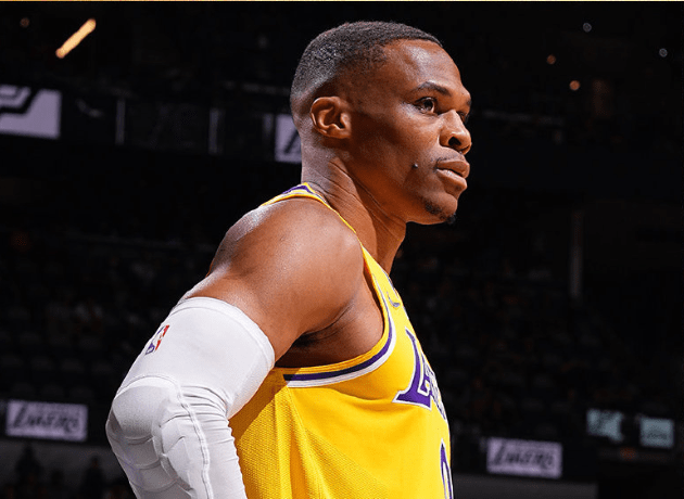 黑白直播免费体育直播-输球后球员表现积极，下场迎来反扑