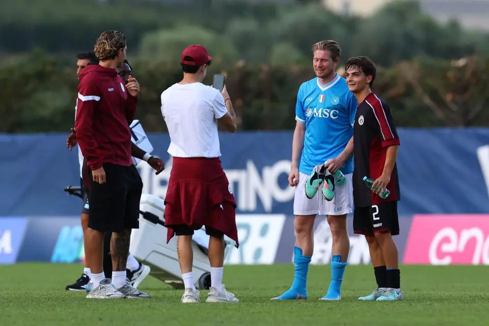 黑白直播在线观看nba-关于那不勒斯球员赛后合影留念，展现团队凝聚力的信息