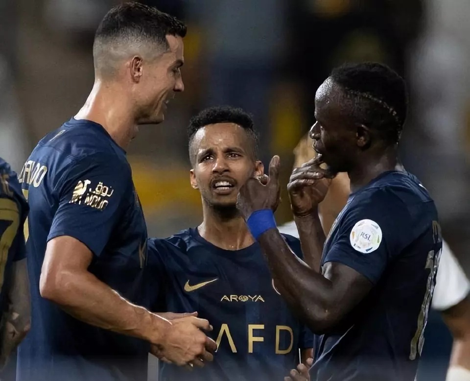 黑白直播在线观看-包含利雅得之战开启连胜模式，进军前四的词条