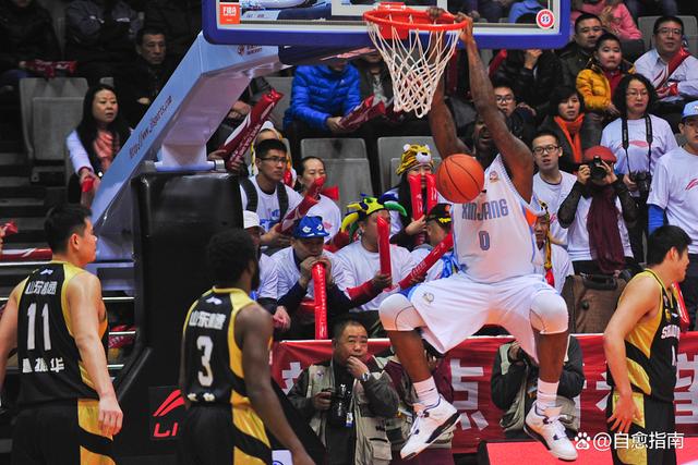 黑白直播体育-意想不到的赛事发展引发球迷热议的简单介绍