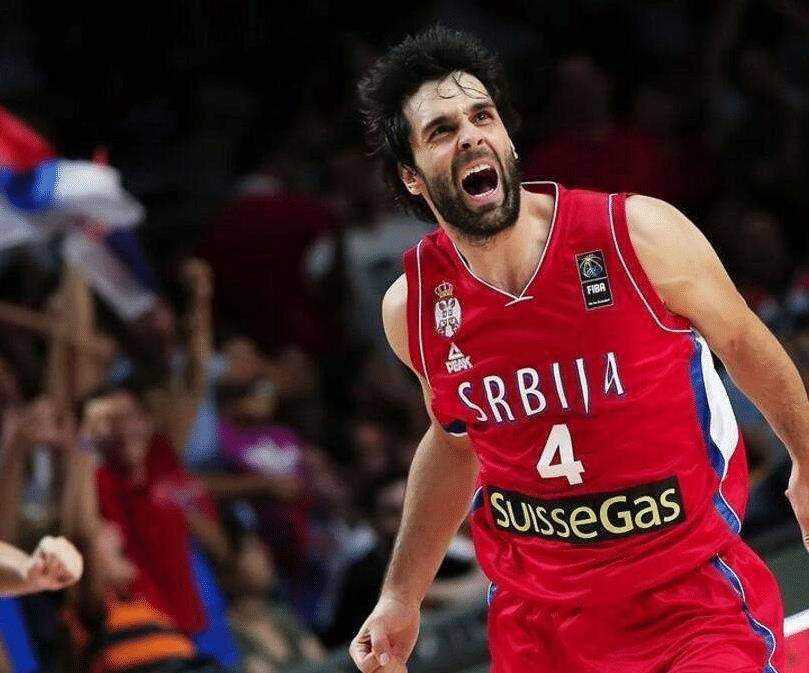 斯洛文尼亚队胜出为愿,祖里突冲射门场面精彩的简单介绍 斯洛文尼亚队胜出为愿,祖里突冲射门场面精彩的简单介绍