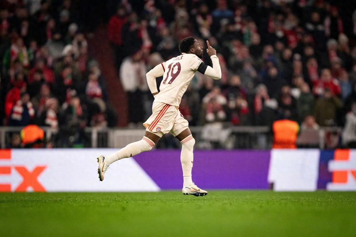 黑白直播体育-拜仁在德甲中绝杀拜仁，热议不断