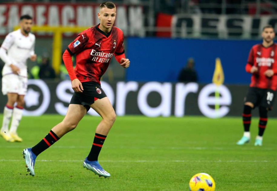 黑白直播免费体育直播-AC米兰预备队球员提前进入一线队训练