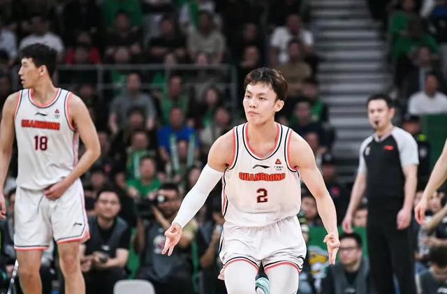 黑白直播体育-广东男篮客场逆转四川队，豪取六连胜的简单介绍