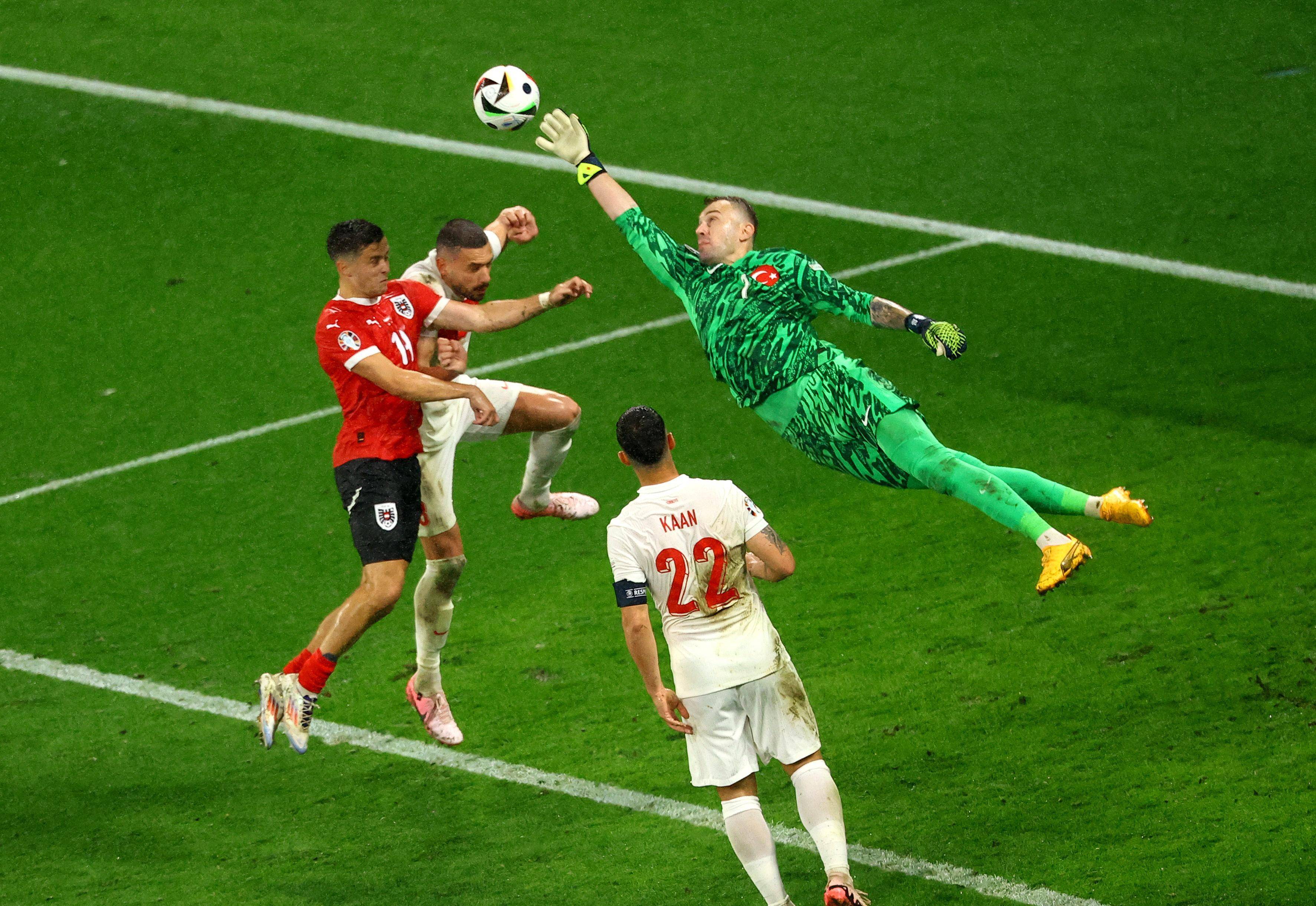 包含正在酣畅淋漓的欧洲杯：球队竞技水平飙升的词条