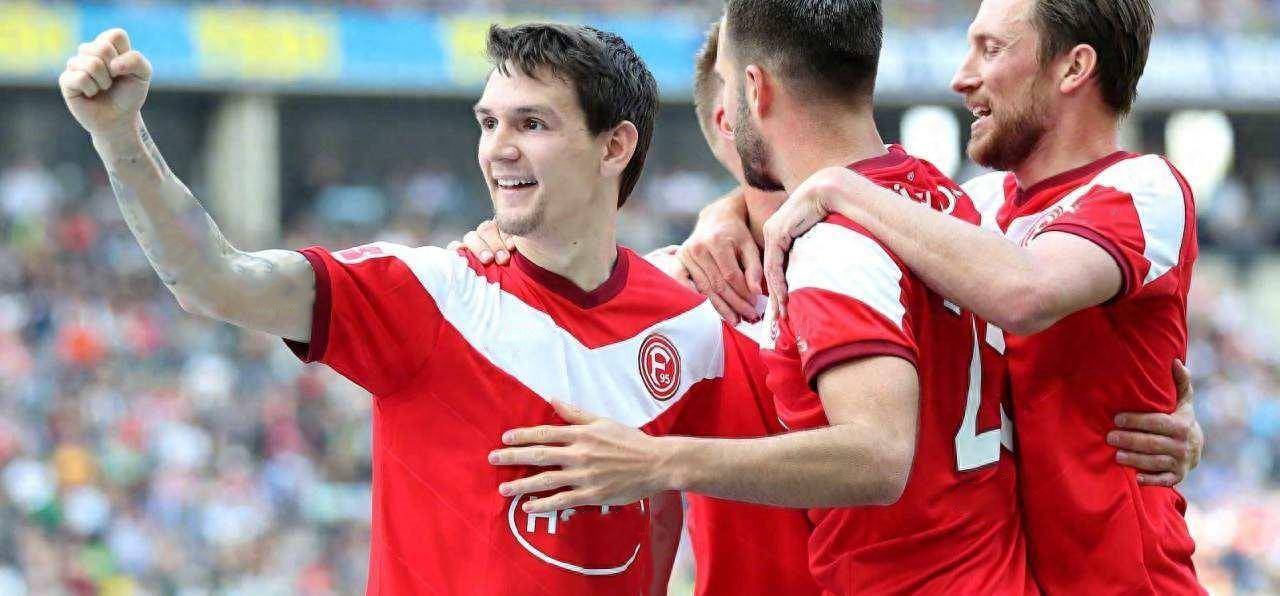 黑白直播-汉诺威96球员获得当地荣誉，备受尊重