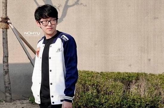 FLY轻取EDG,Scout开启传奇时刻全球总决赛2:1(洛杉矶) FLY轻取EDG,Scout开启传奇时刻全球总决赛2:1(洛杉矶)