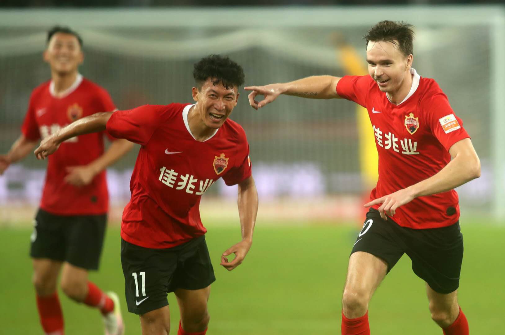 深圳佳兆业主场迎战重庆力帆，双方争先恐后的简单介绍