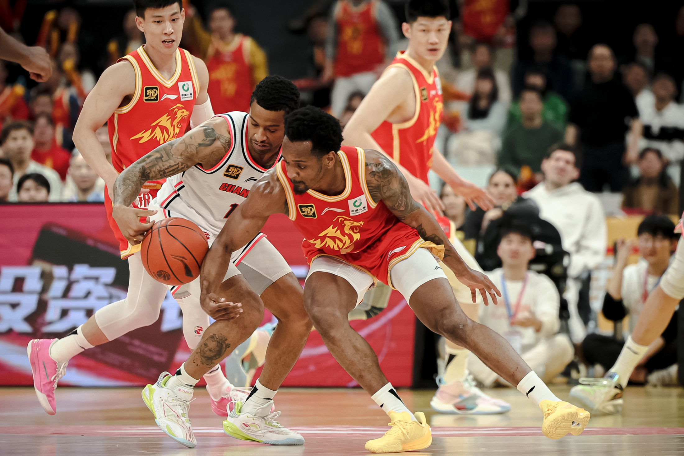 黑白直播nba-包含CBA篮球联赛盛况即将开启，角逐激情的词条