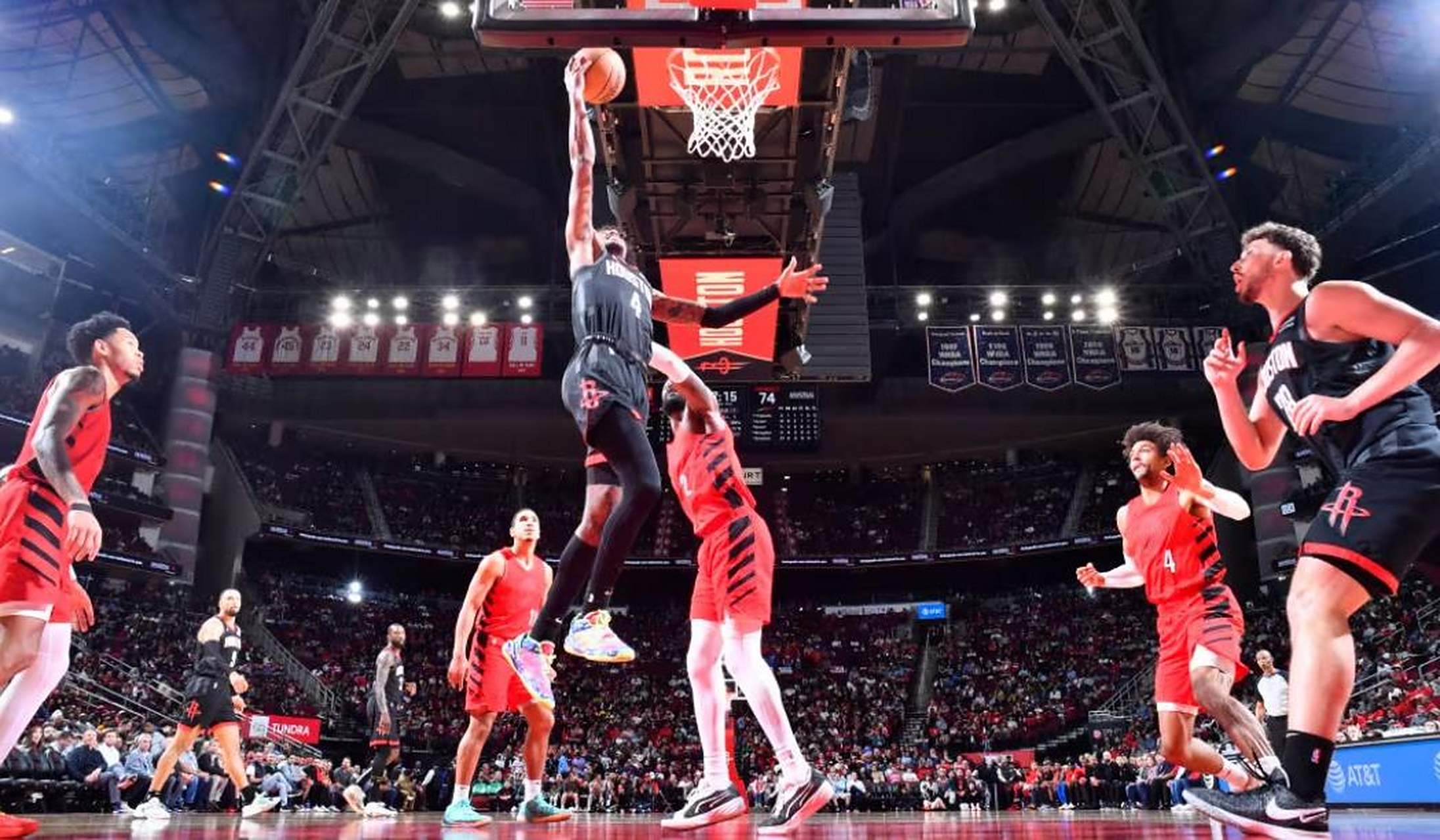 开拓者客场失利遭遇连败