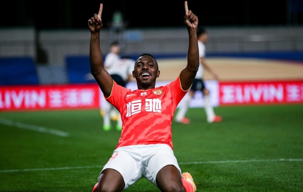 包含连胜势头难挡！和平精英豪取十连胜的词条