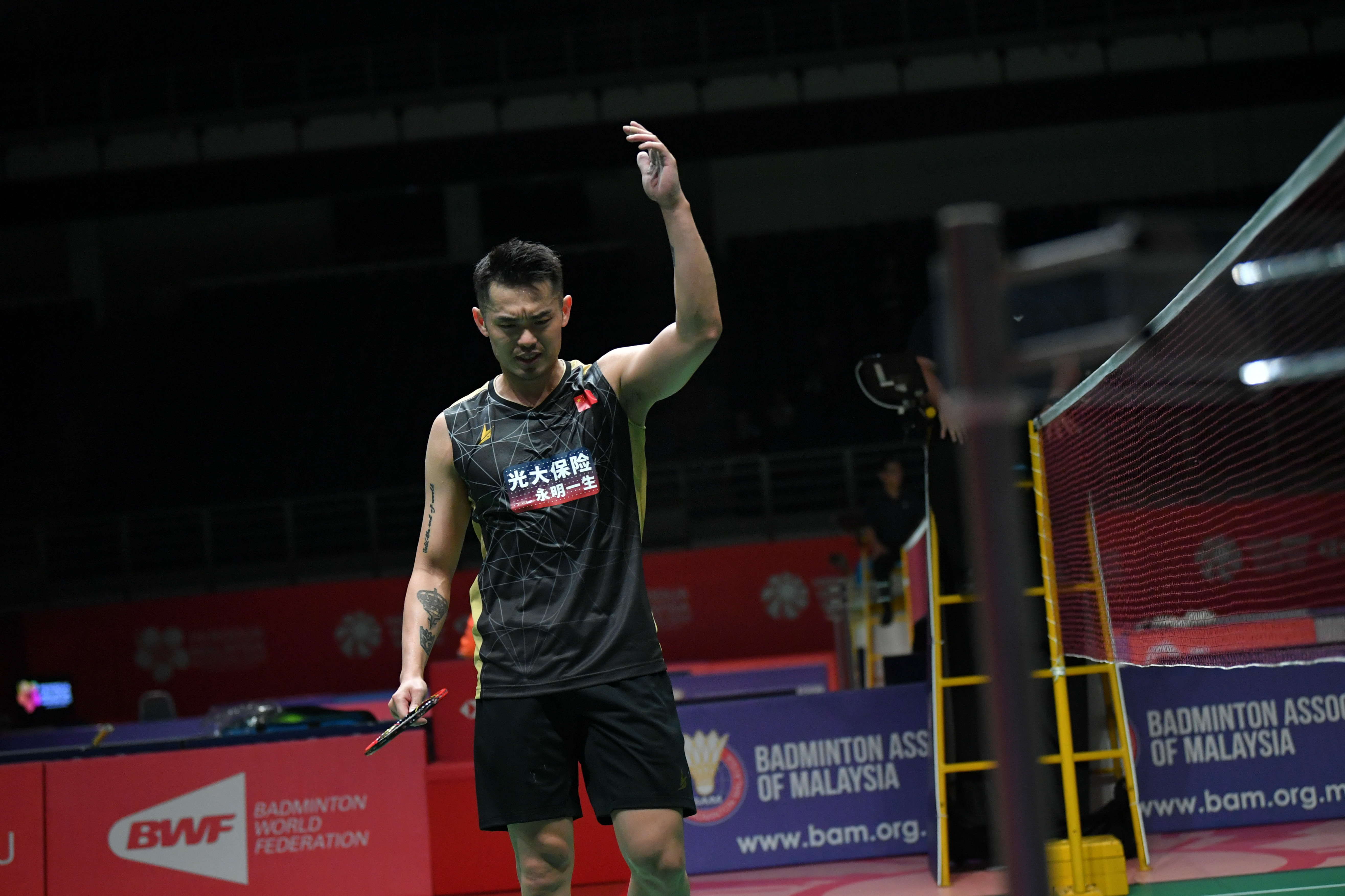 黑白直播在线观看-马来西亚羽毛球队力克英格兰羽毛球队，林丹爆发神勇的简单介绍