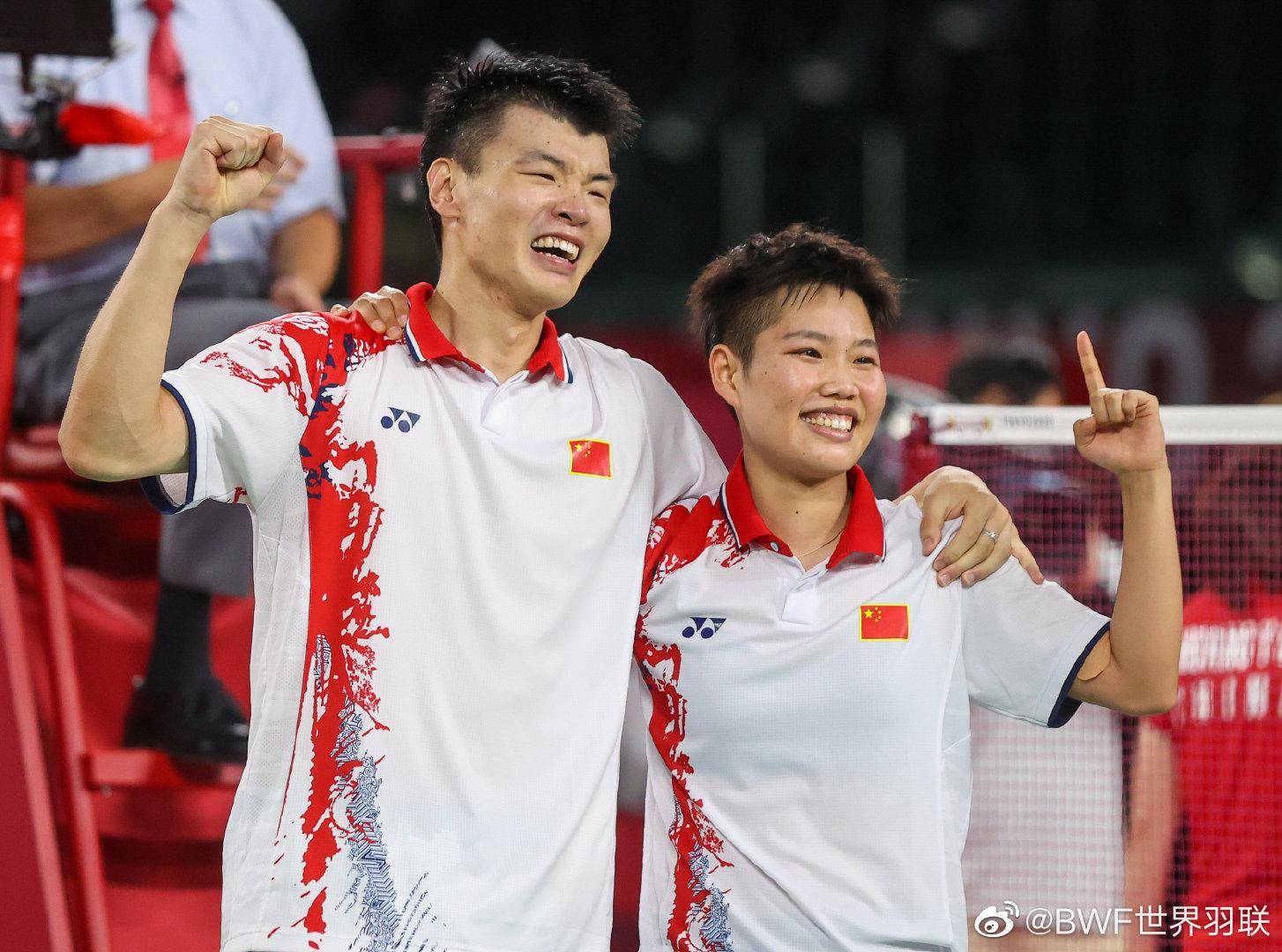 黑白直播-马来西亚队鏖战韩国队，黄鸭组合带队取胜