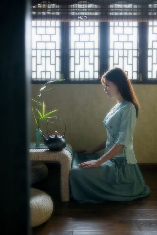 黑白直播-一战定乾坤!浓眉统治级数据闪耀,尼克斯生死战力擒魔术