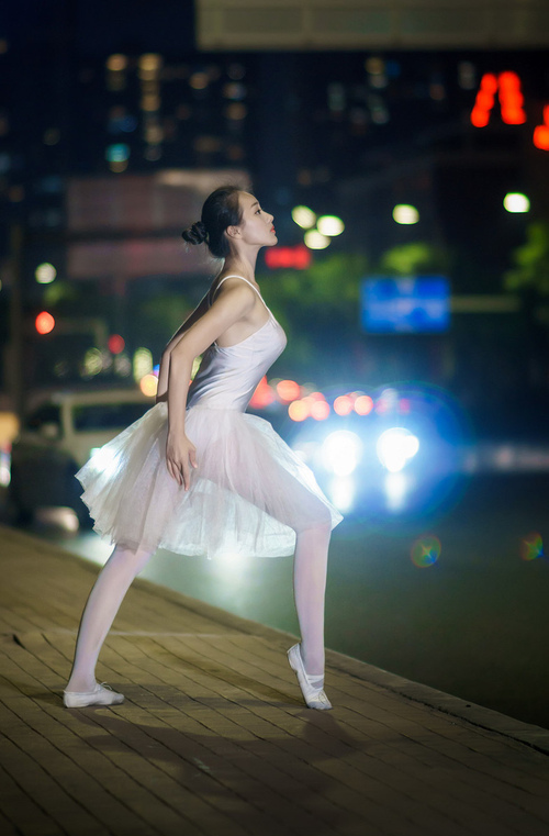 黑白直播在线观看nba-孤勇者布伦森，欧冠淘汰赛之夜，以伤痕为勋章