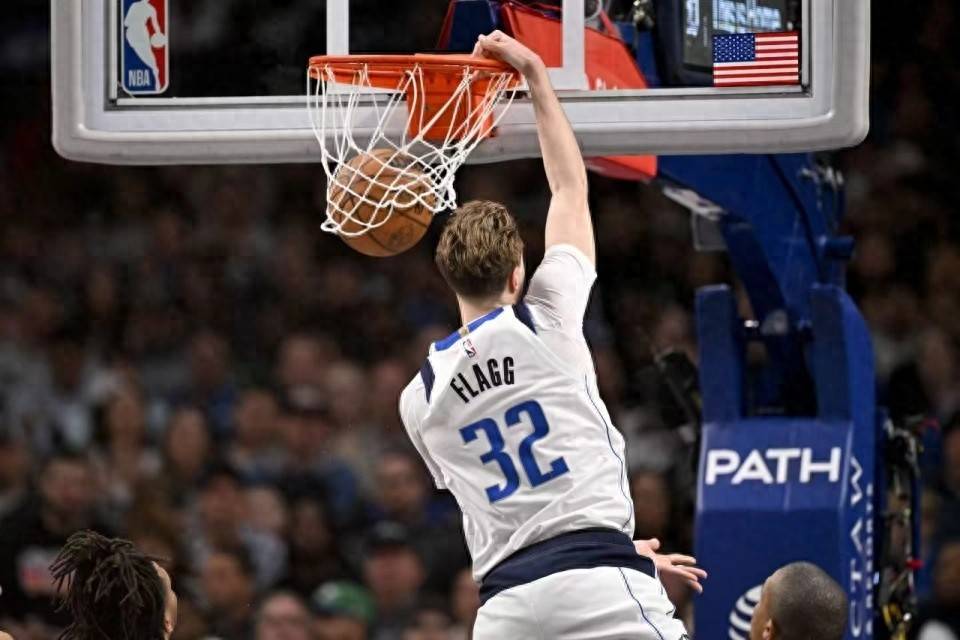 黑白直播免费体育直播-塔图姆带队取胜，鹈鹕硬仗取胜老鹰