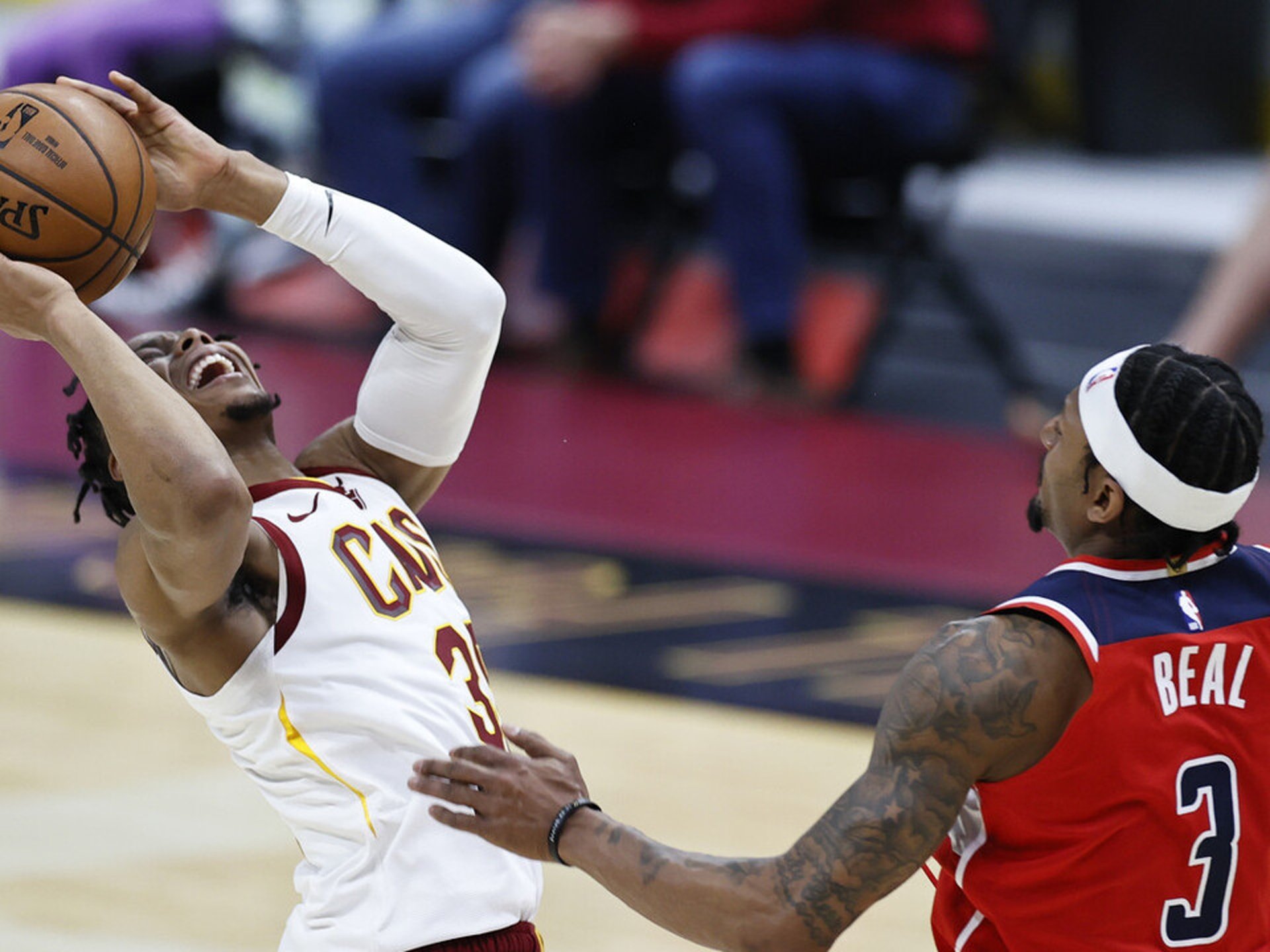 雷霆淘汰赛过关骑士,米切尔冠军级表现 雷霆淘汰赛过关骑士,米切尔冠军级表现