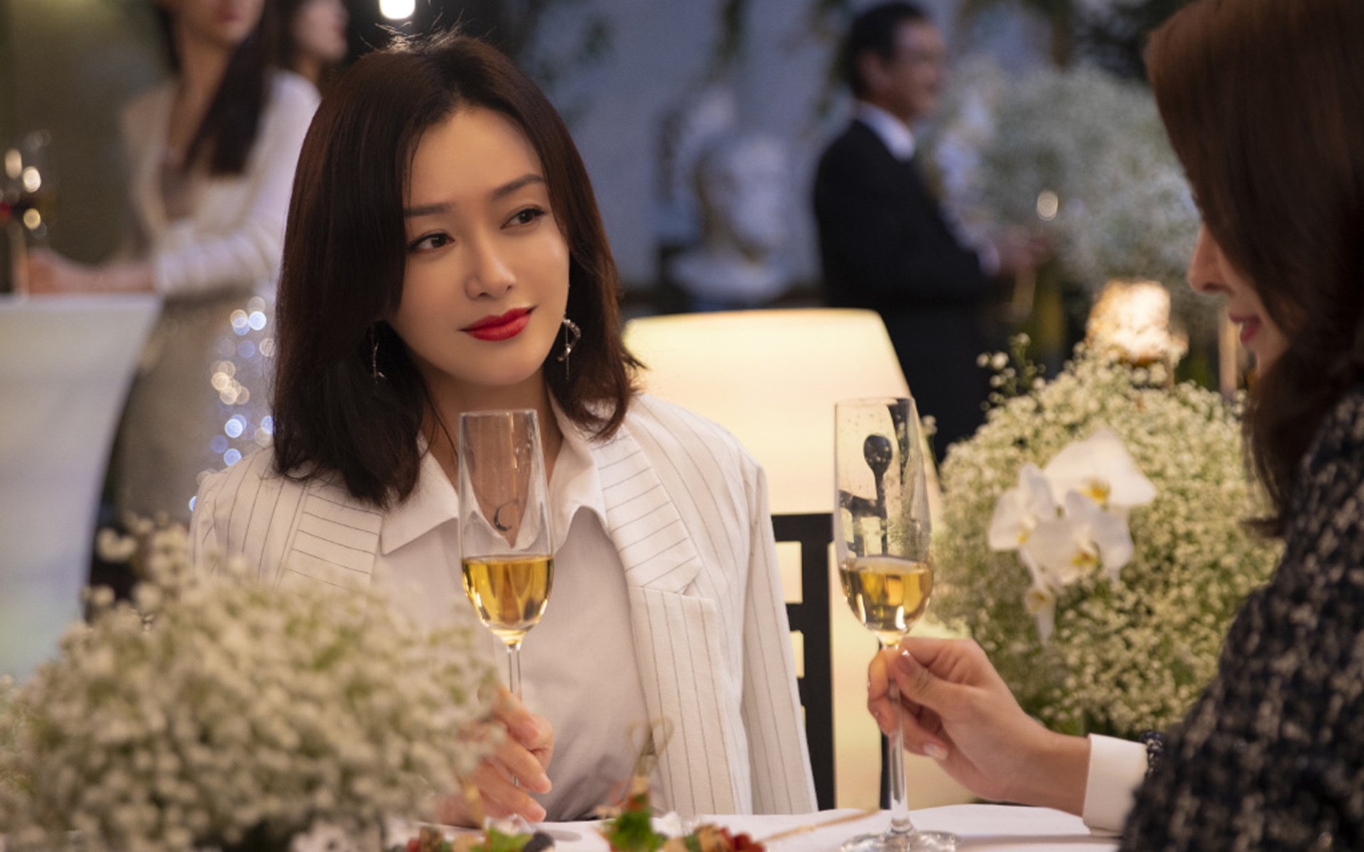 银色风暴与红蓝狂想，当F1方向盘在足球场上转动